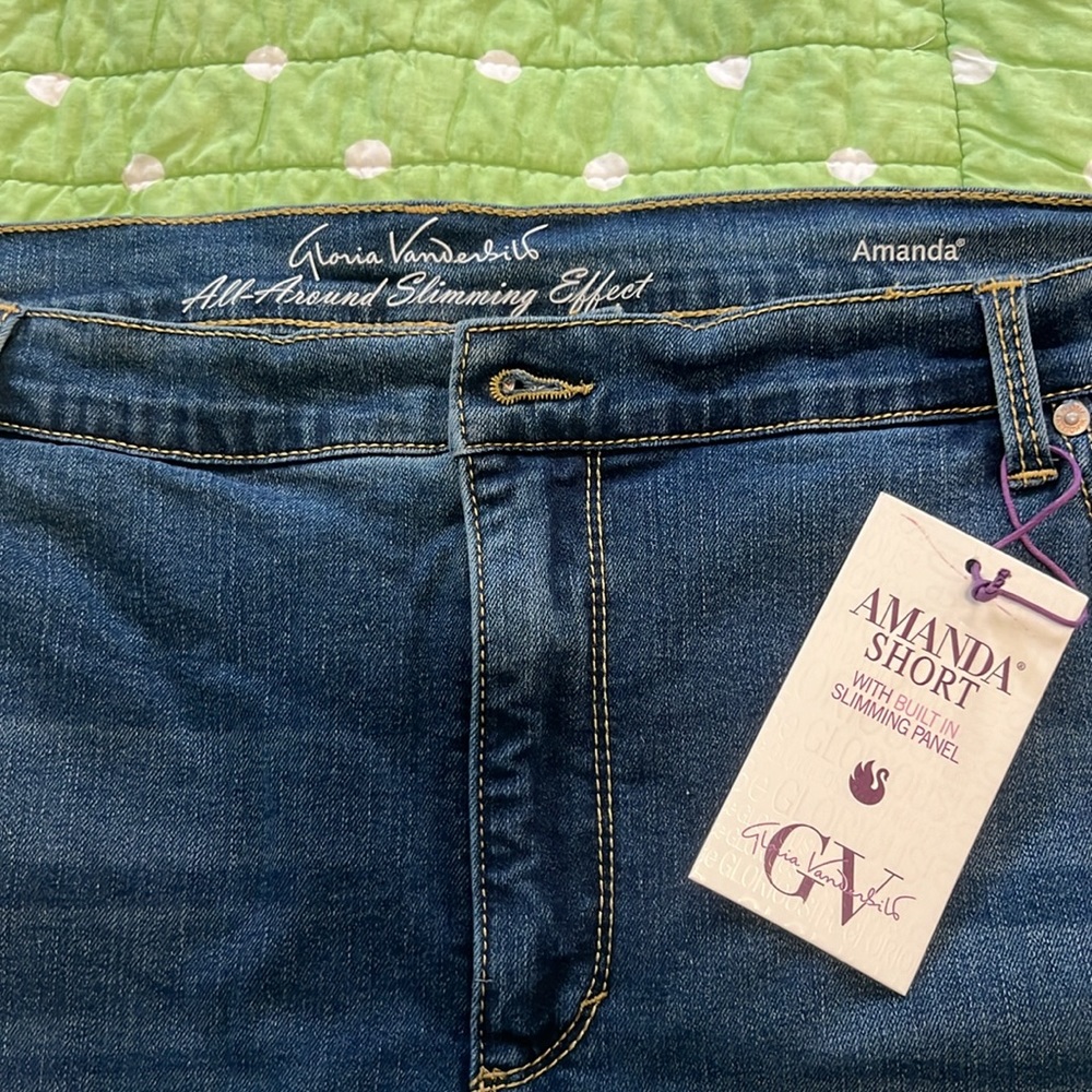 Gloria, Vanderbilt, Amanda short - Picture 3 of 3